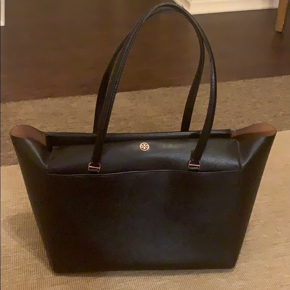 Tory Burch Tote!! GREAT condition!!